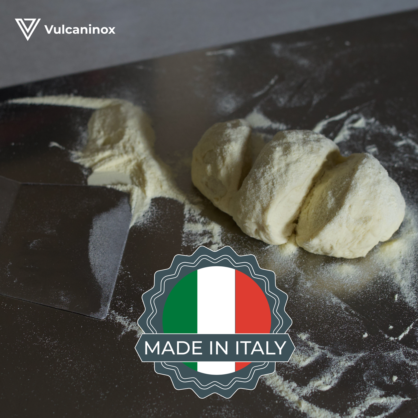 VulcanInox - Spianatoia in Acciaio Inox con Alzata da 4 cm - Superficie Igienica e Resistente per Impasti di Pane, Pizza e Pasta - Perfetta per Cucine Domestiche e Ristoranti (40x50x2x4)